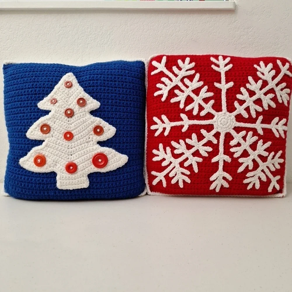 Set‎ of 2 Vintage Handmade Square Crochet Christmas Pillows 14